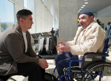 Доктор Женя вместе с неравнодушными людьми из Челябинска помогли пожилому бездомному вернуться в Армению